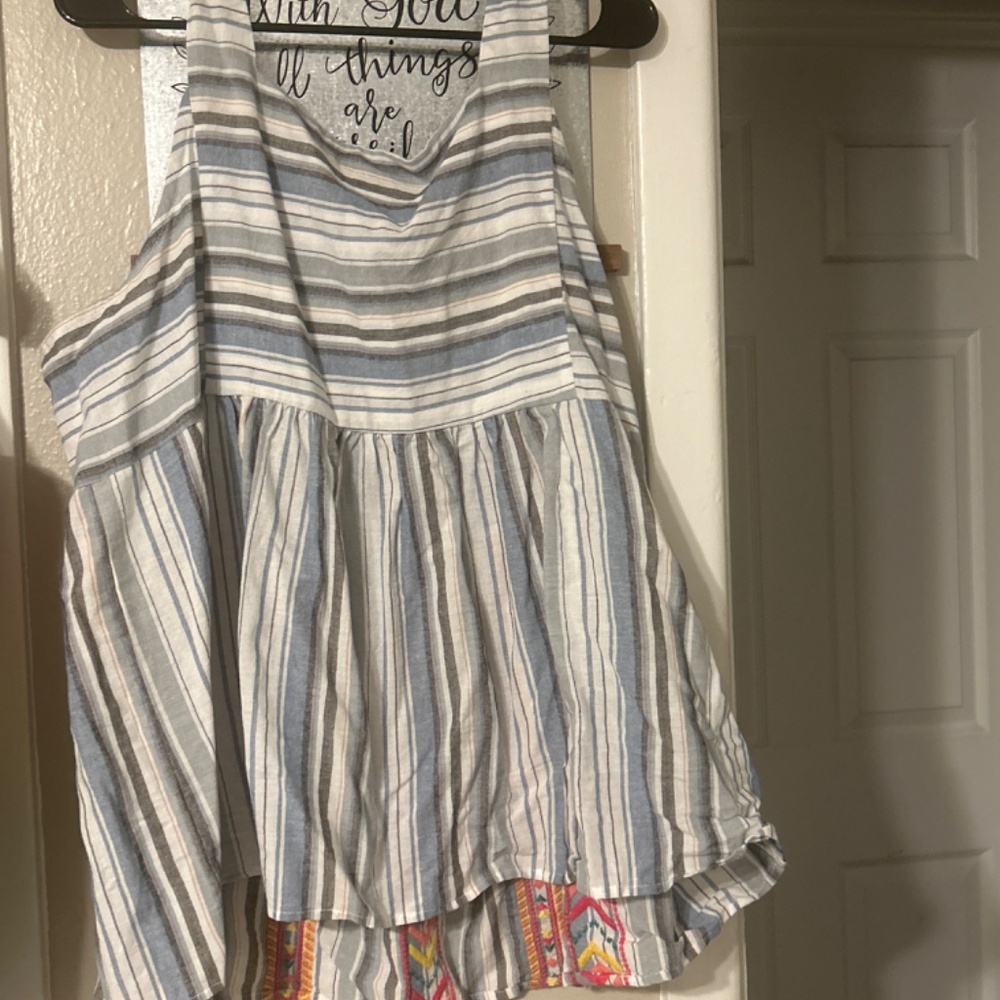 Top - Picture 2 of 2